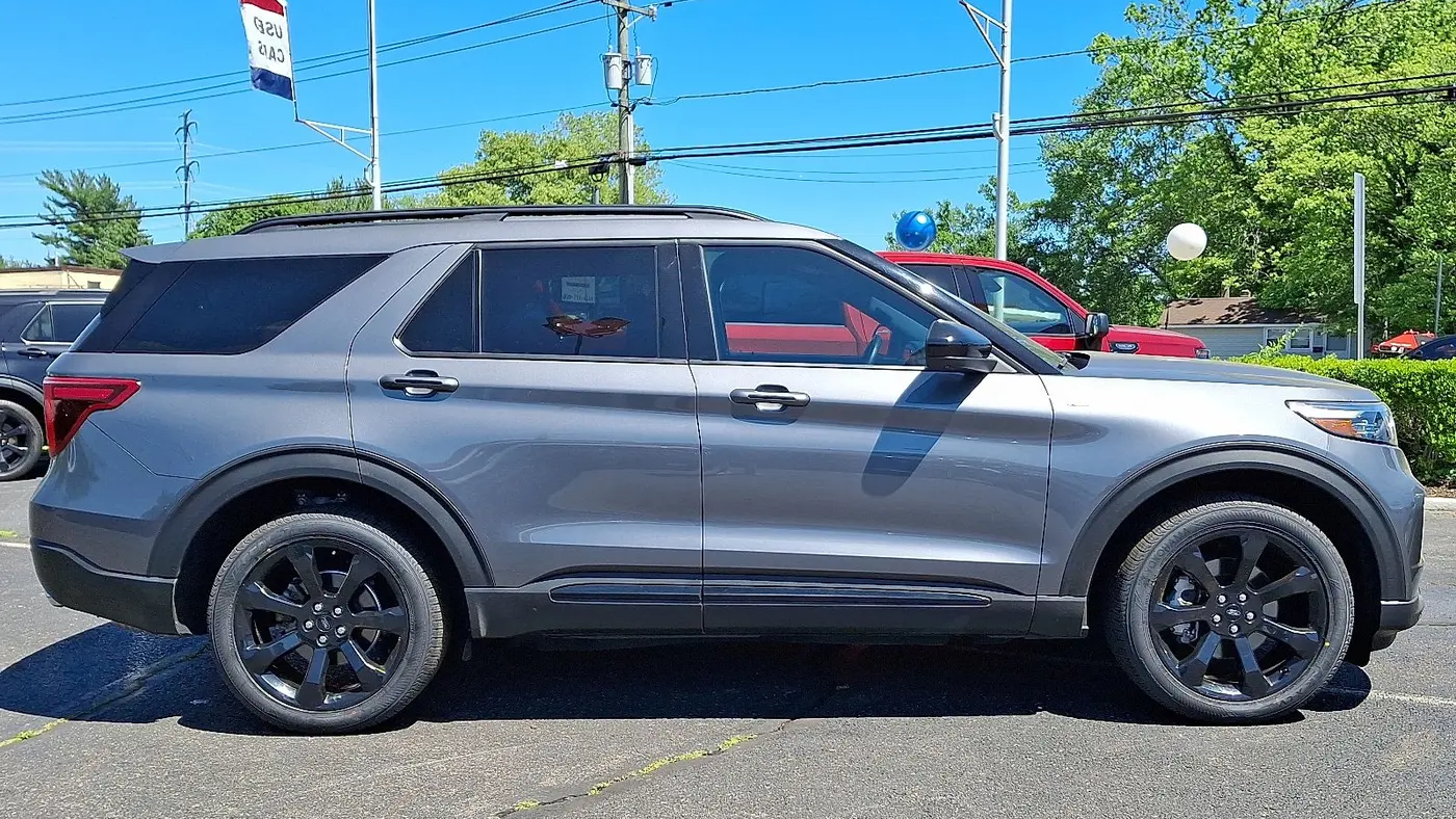 2022 Ford Explorer ST-Line