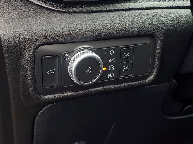 2022 Ford Explorer - $24,778
