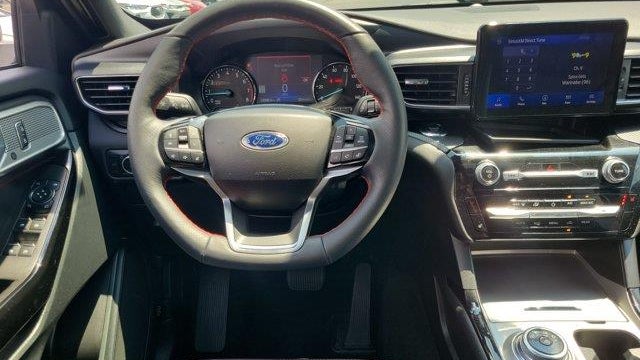 2024 Ford Explorer ST-Line