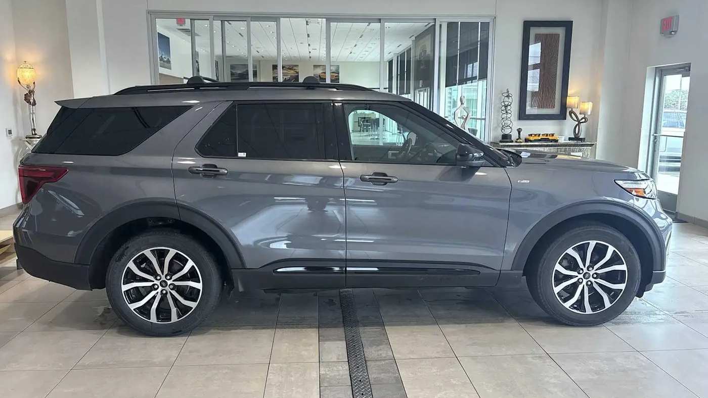 2022 Ford Explorer ST-Line