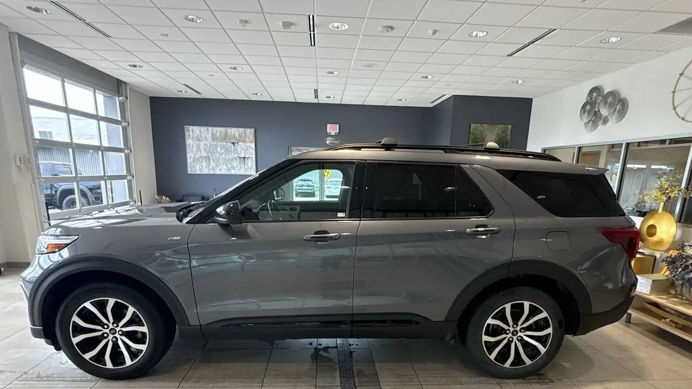 2022 Ford Explorer ST-Line