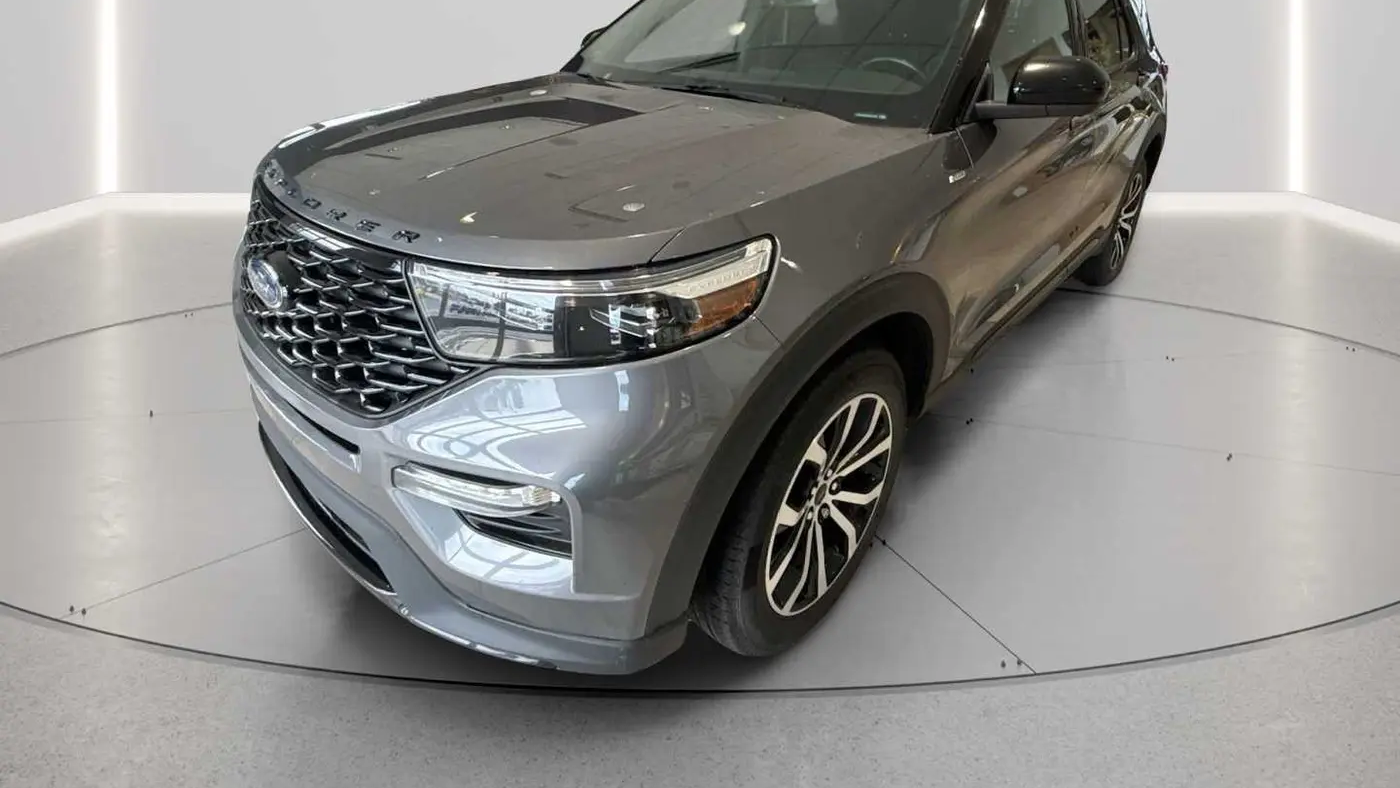 2022 Ford Explorer ST-Line
