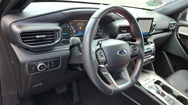 2024 Ford Explorer ST-Line