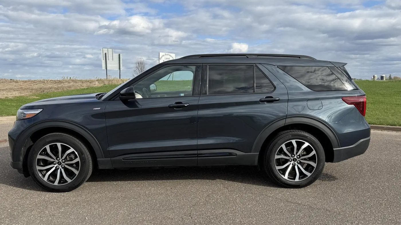 2024 Ford Explorer ST-Line