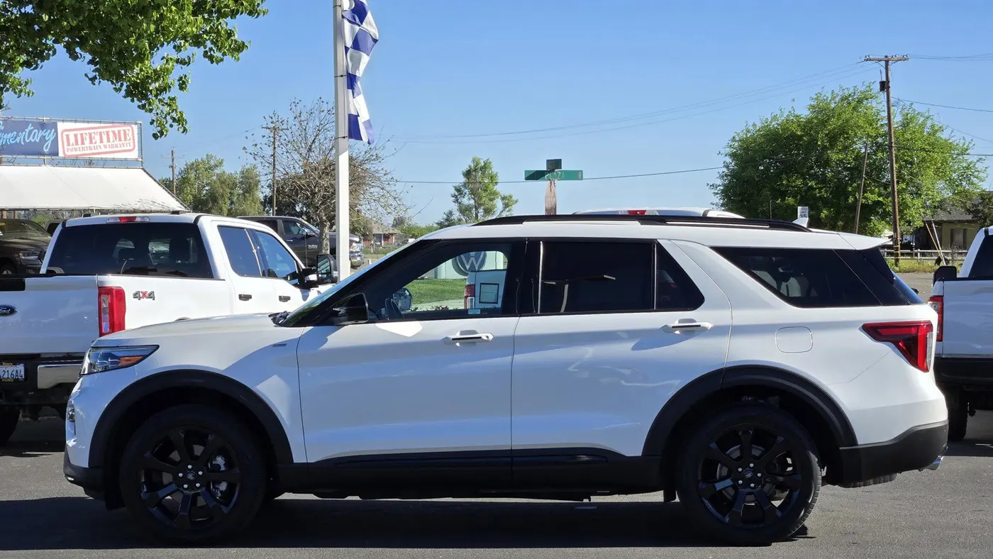 2023 Ford Explorer ST-Line
