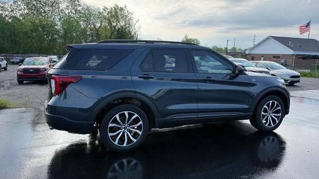 2024 Ford Explorer ST-Line