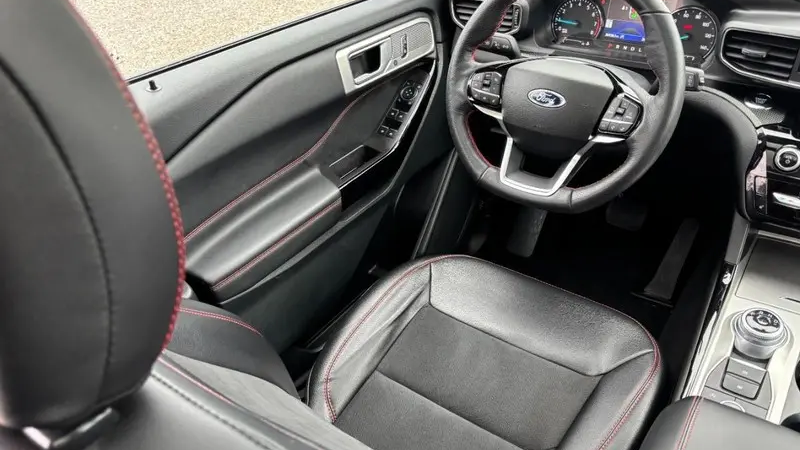 2024 Ford Explorer ST-Line