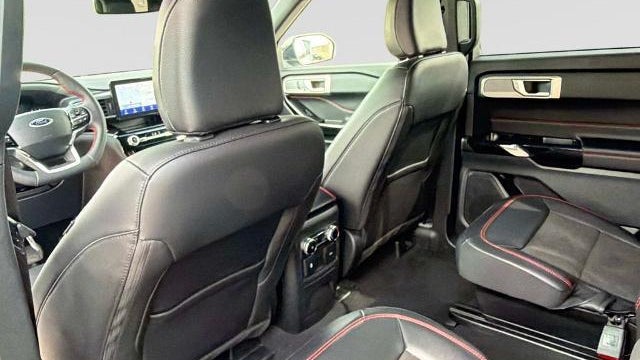 2024 Ford Explorer ST-Line