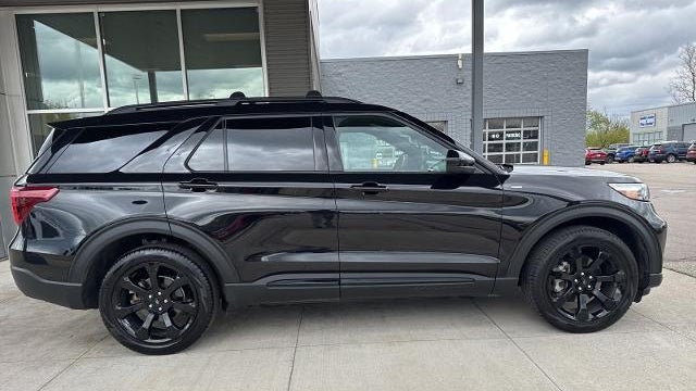 2024 Ford Explorer ST-Line