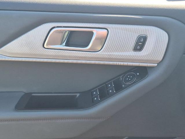 2025 Ford Explorer - $32,500