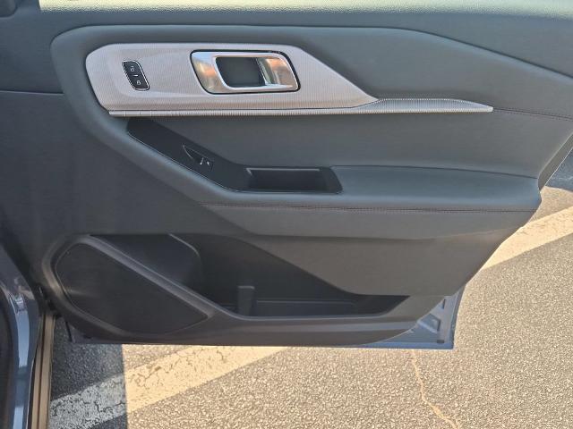 2025 Ford Explorer - $32,500