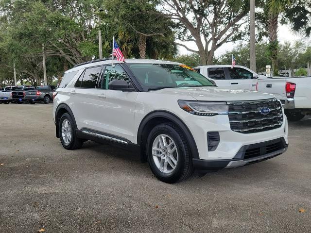 2025 Ford Explorer Active — photo 1 of 12