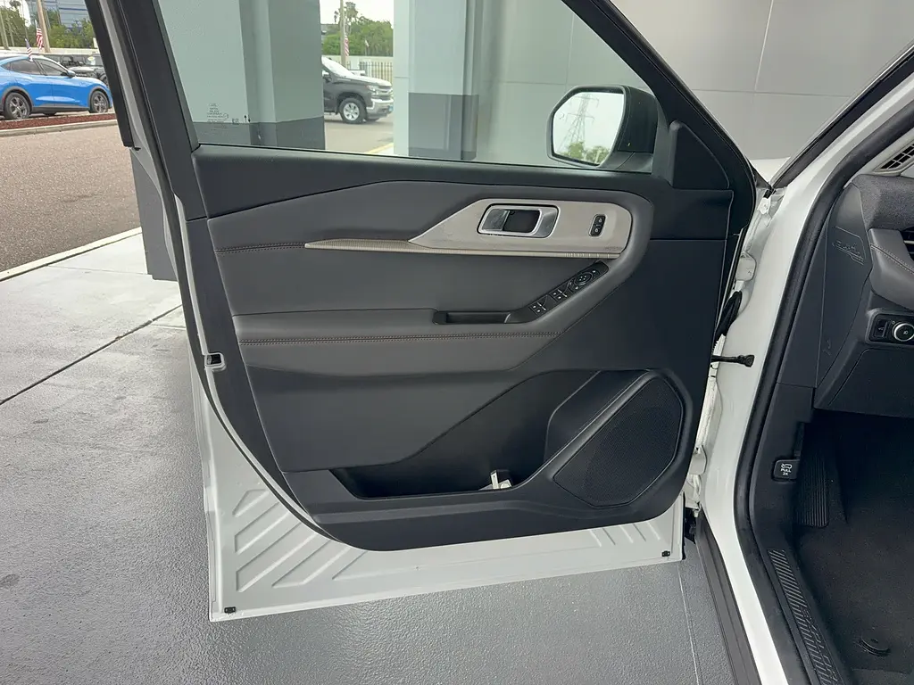 2025 Ford Explorer - $38,995