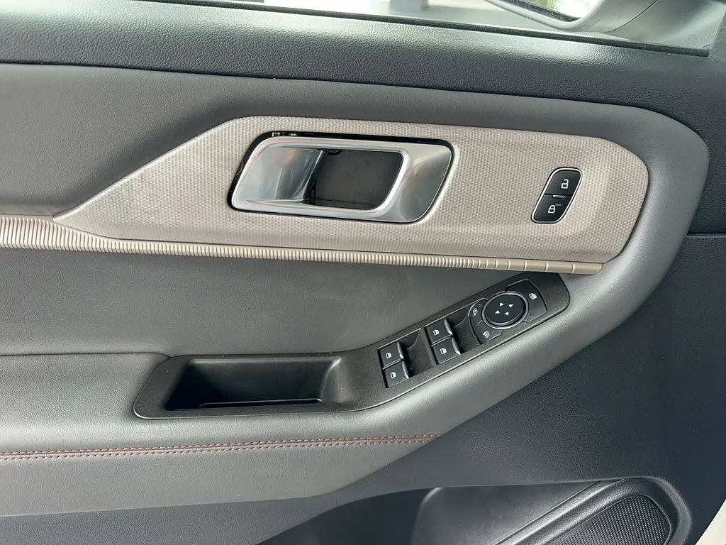 2025 Ford Explorer - $38,995