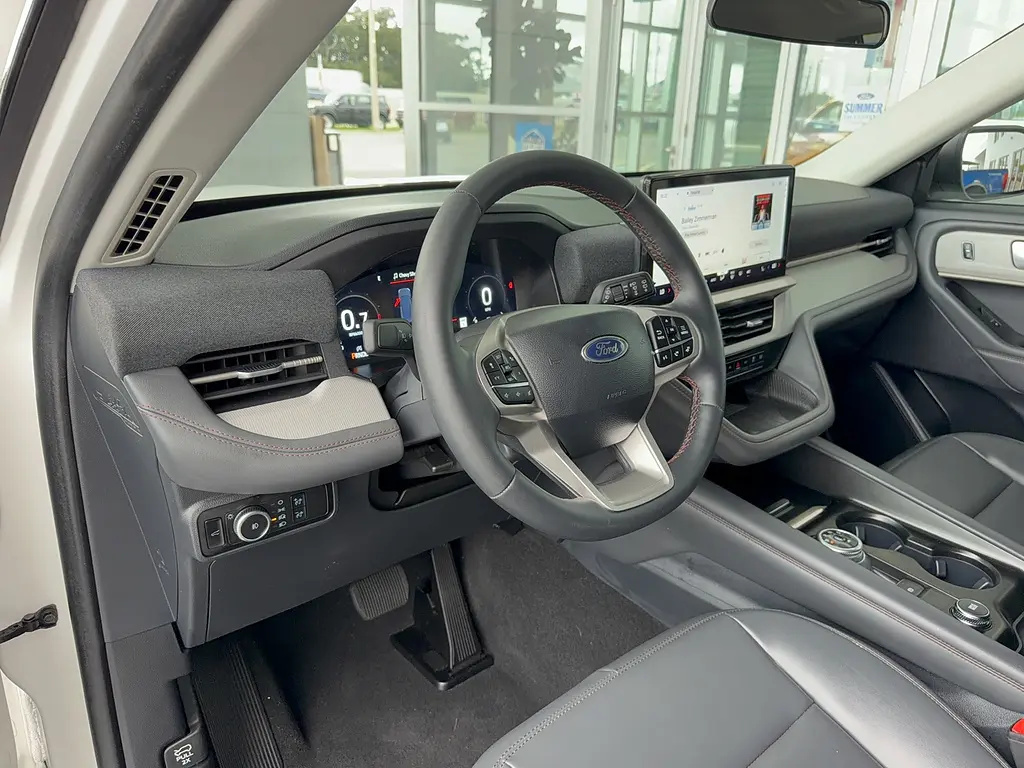 2025 Ford Explorer - $38,995