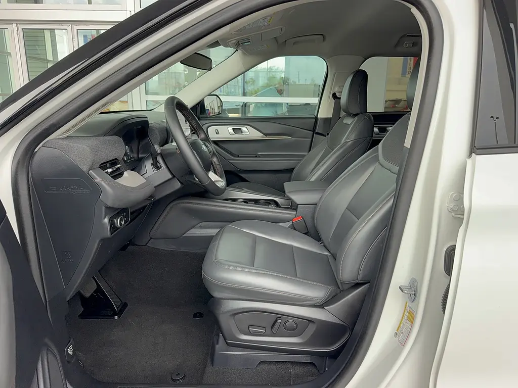 2025 Ford Explorer - $38,995