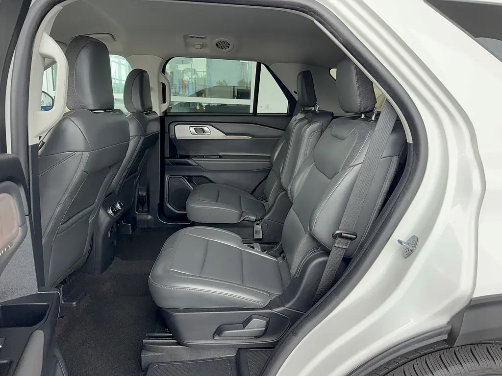 2025 Ford Explorer - $38,995