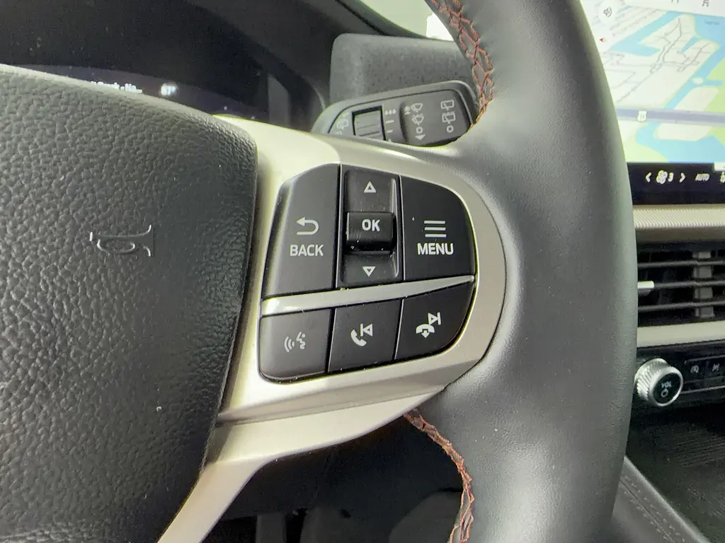2025 Ford Explorer - $38,995