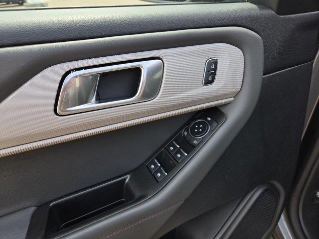 2025 Ford Explorer - $32,500