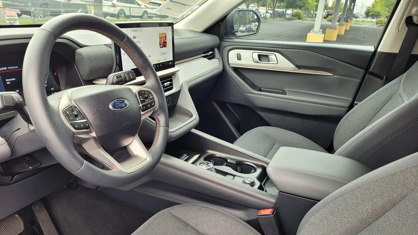 2025 Ford Explorer Active