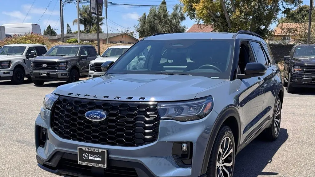 2026 Ford Explorer ST-Line