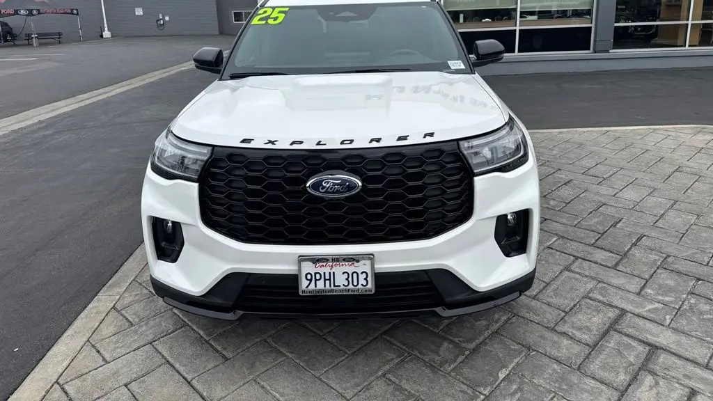 2025 Ford Explorer ST-Line