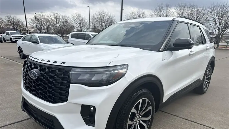 2025 Ford Explorer ST-Line