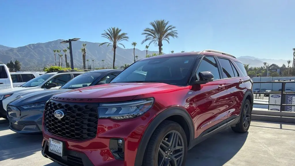 2025 Ford Explorer ST-Line
