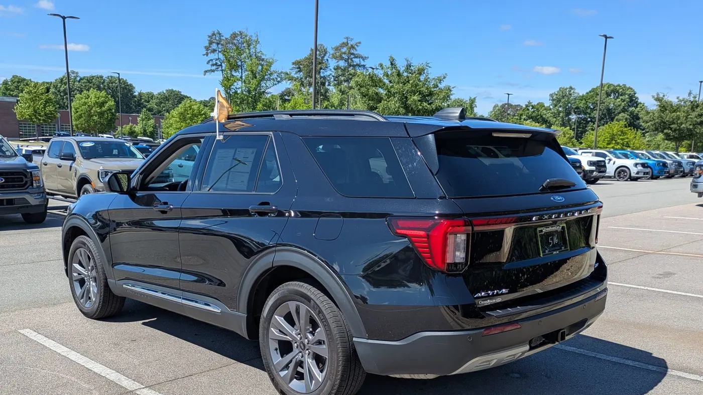 2025 Ford Explorer Active
