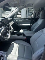 2025 Explorer Thumbnail 17