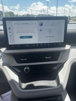 2025 Explorer Thumbnail 20