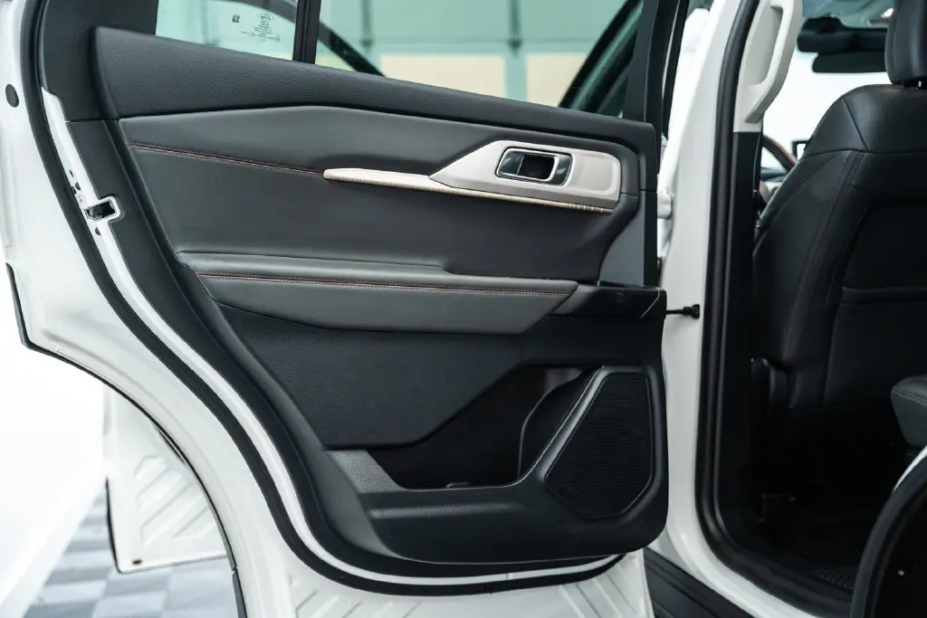 2025 Ford Explorer - $34,000