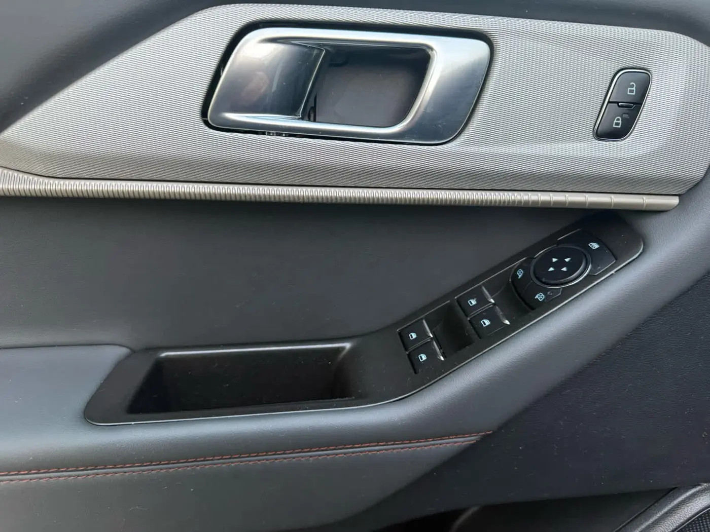2025 Ford Explorer - $35,900