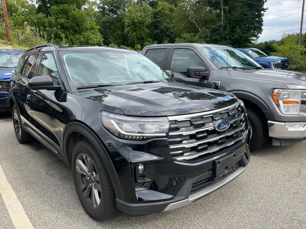 2025 Ford Explorer Active — photo 1 of 12