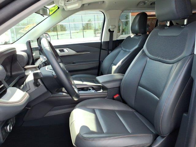 2025 Ford Explorer - $37,300
