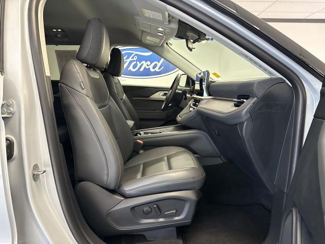 2025 Ford Explorer - $38,300