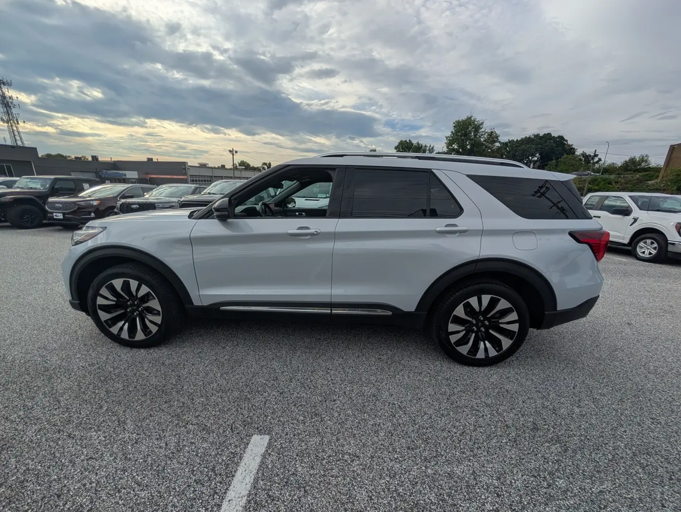 2025 Ford Explorer - $43,500