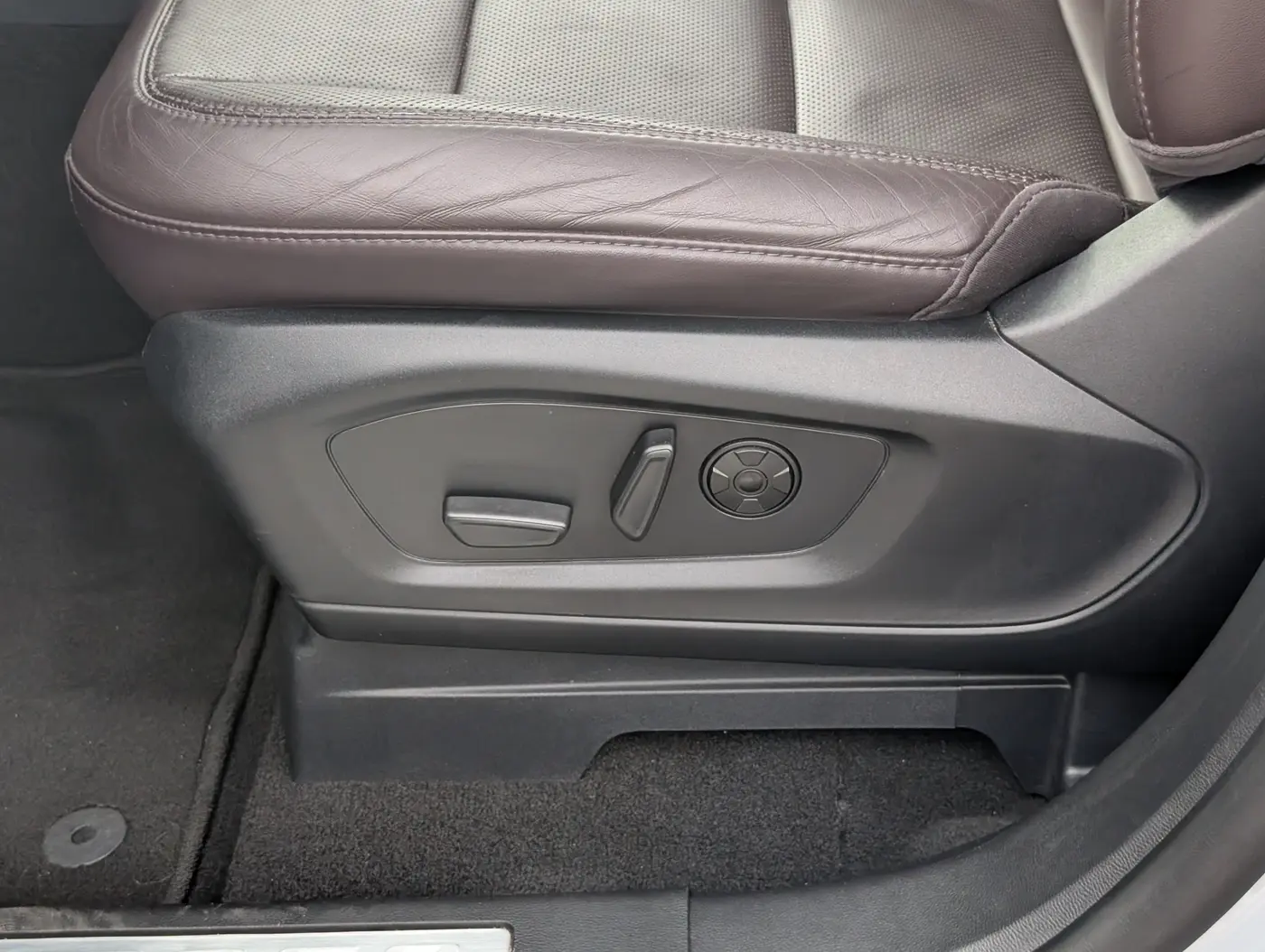 2025 Ford Explorer - $43,500