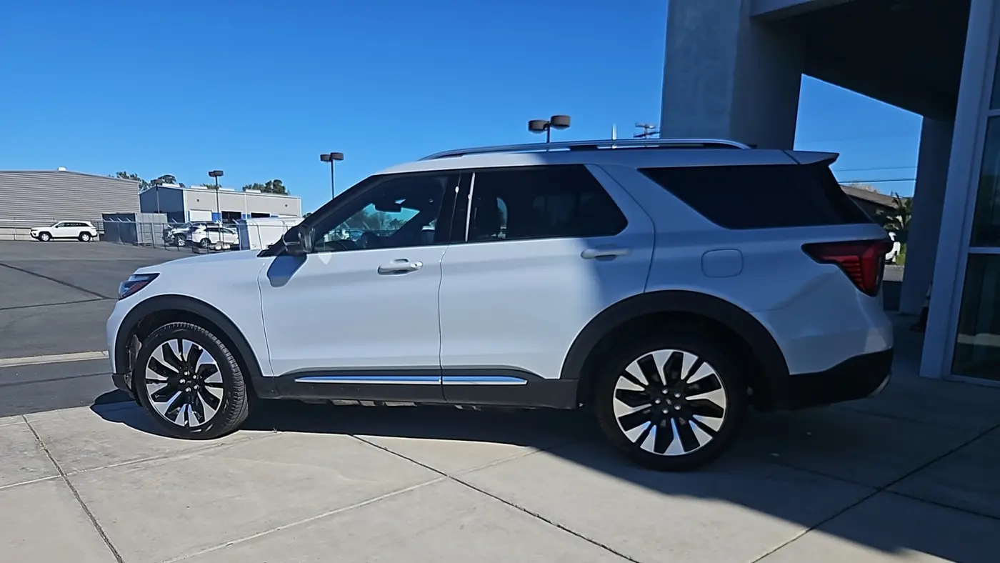 2025 Ford Explorer Platinum