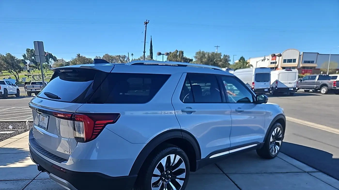 2025 Ford Explorer Platinum