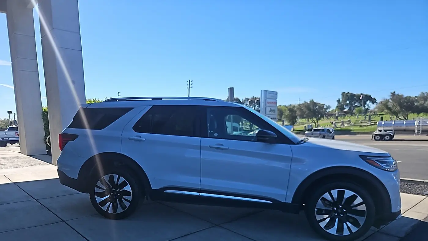 2025 Ford Explorer Platinum