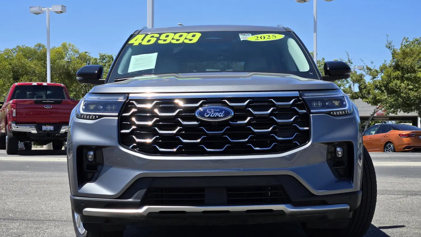 2025 Ford Explorer Platinum
