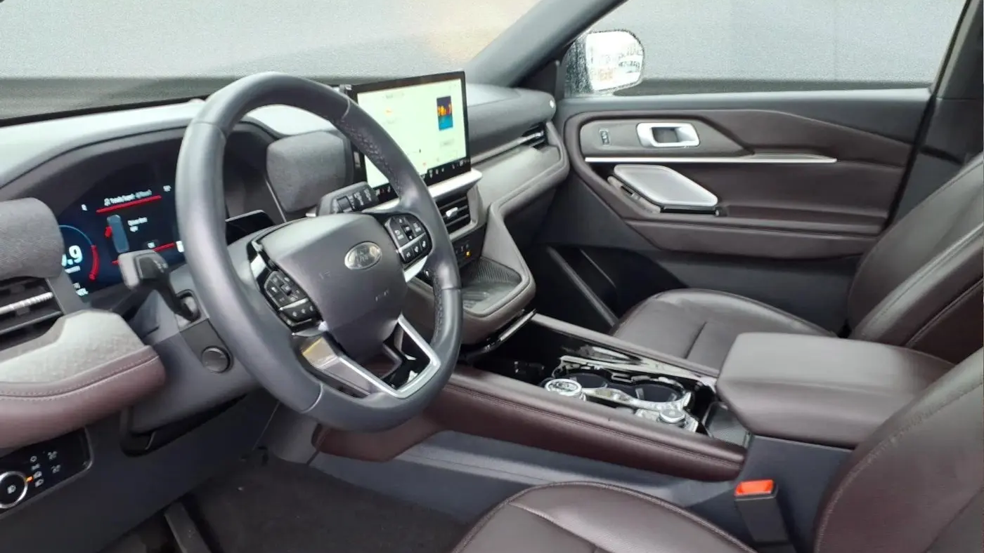2025 Ford Explorer Platinum