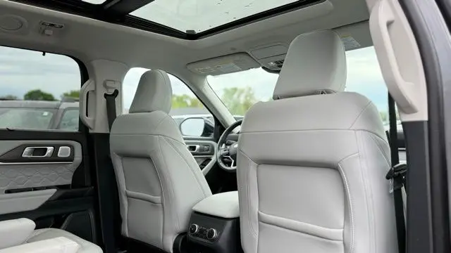 2025 Ford Explorer Platinum