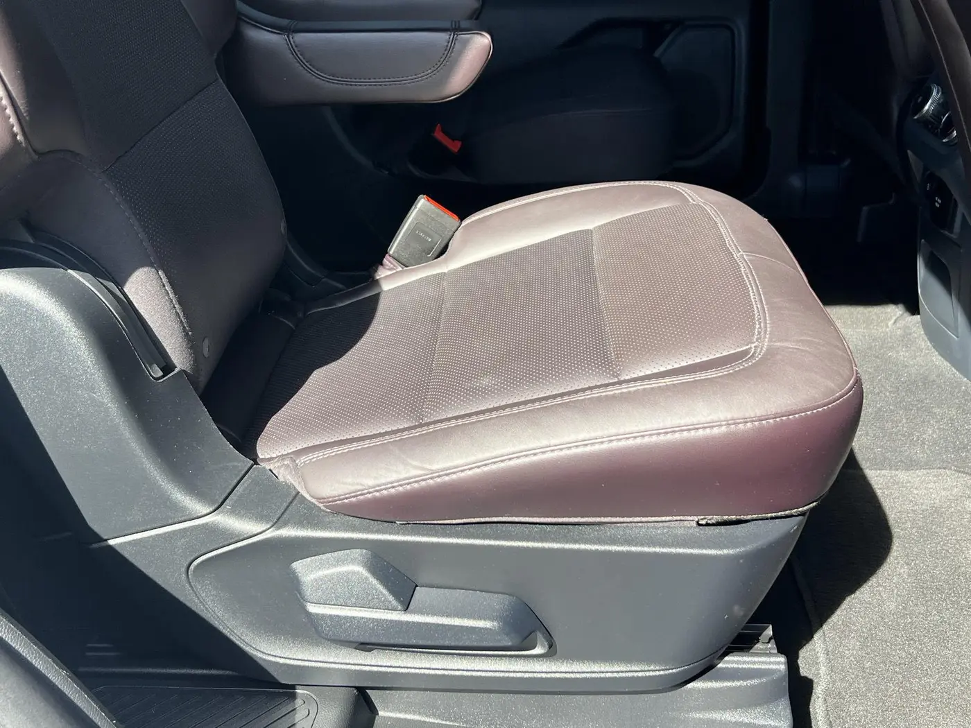 2025 Ford Explorer - $41,042