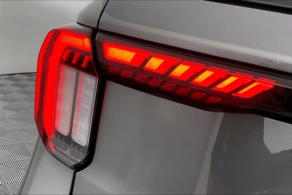 2025 Ford Explorer - $40,541