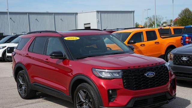 2025 Ford Explorer ST-Line