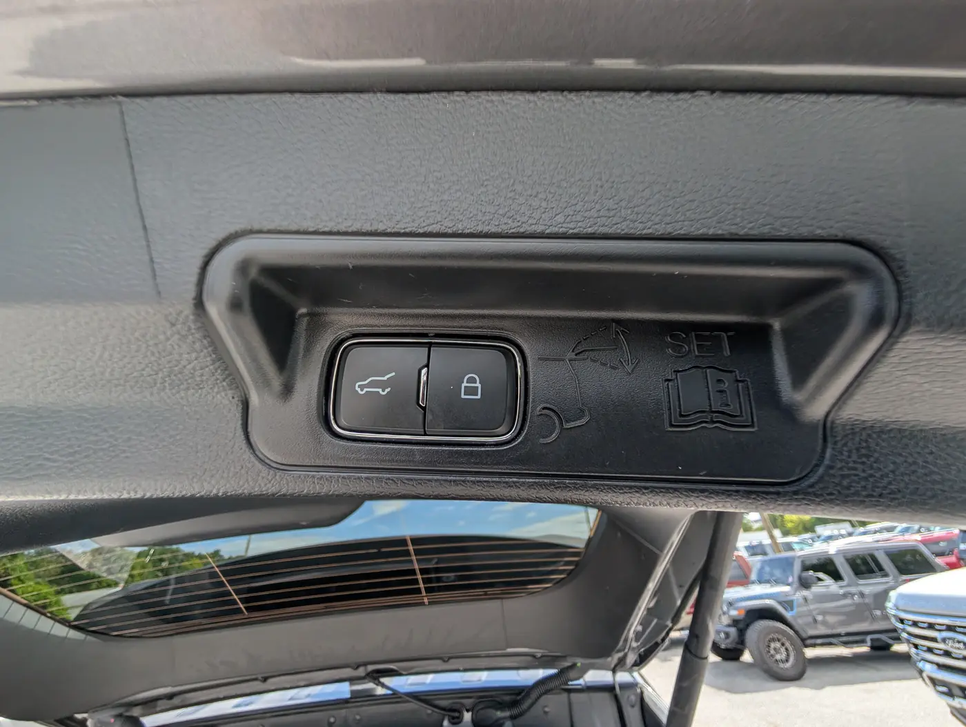 2025 Ford Explorer - $34,500