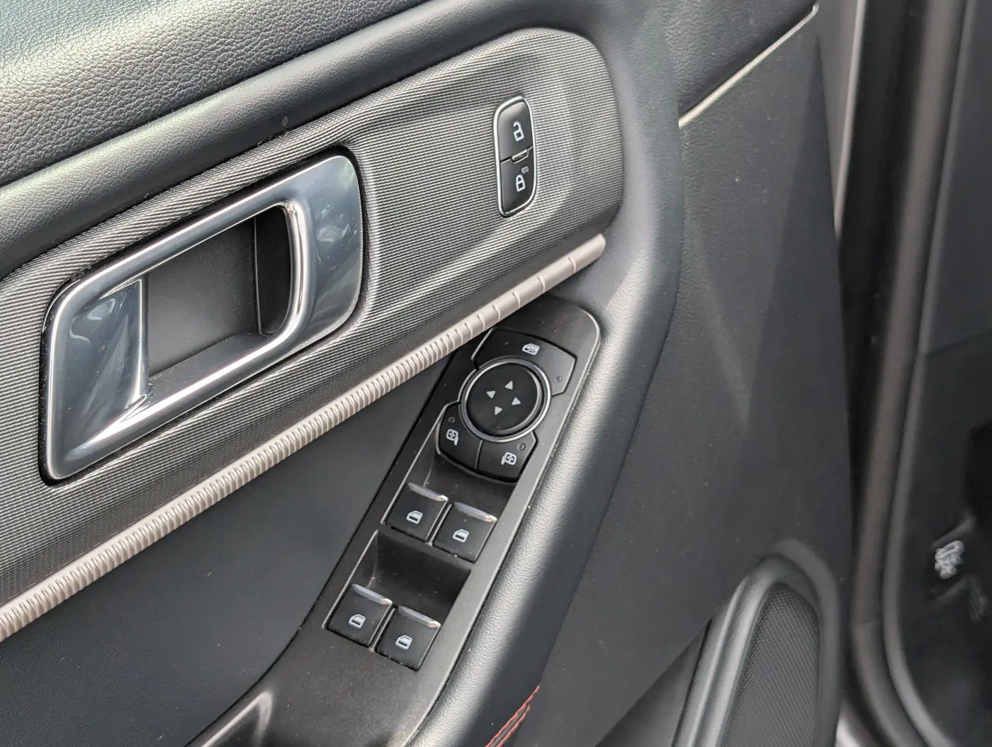 2025 Ford Explorer - $34,500