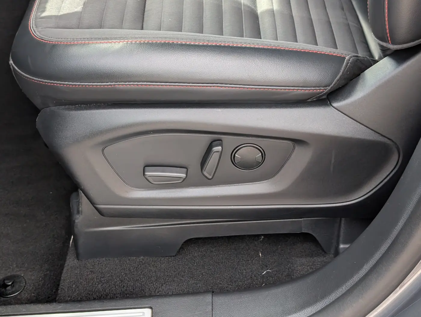 2025 Ford Explorer - $34,500